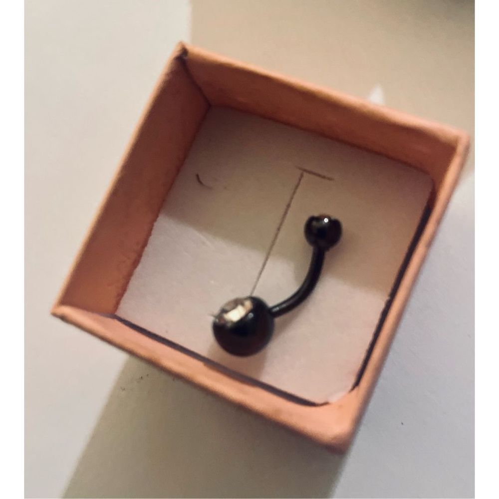 BLACK AND WHITE SAPPHIRE BELLY RING - Picture 3 of 5